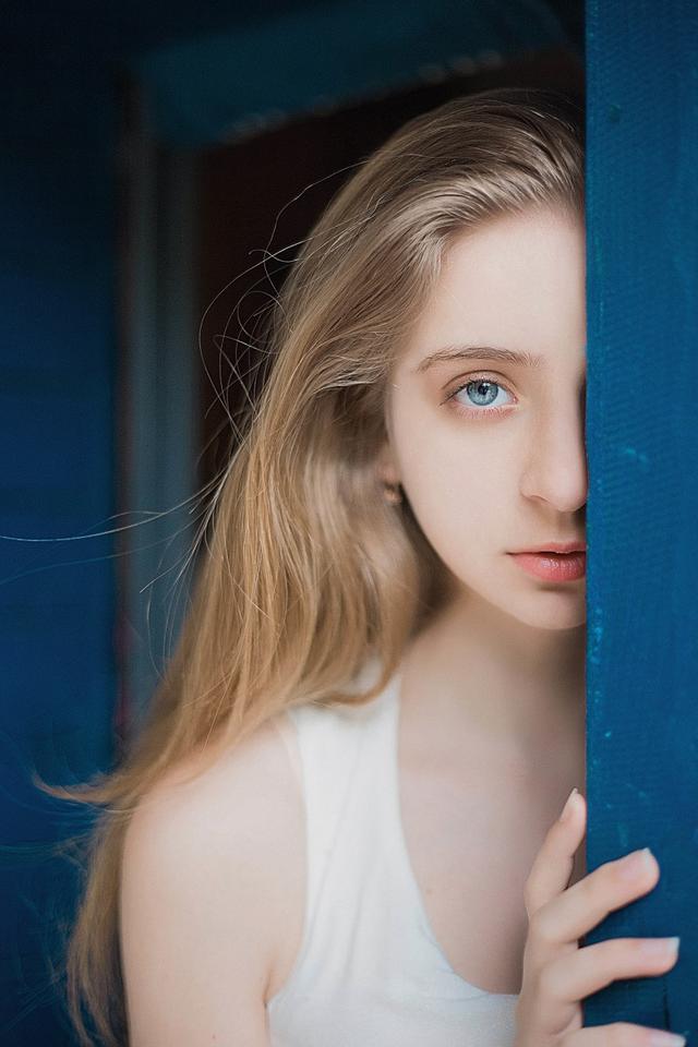 清純金發(fā)碧眼俄羅斯少女