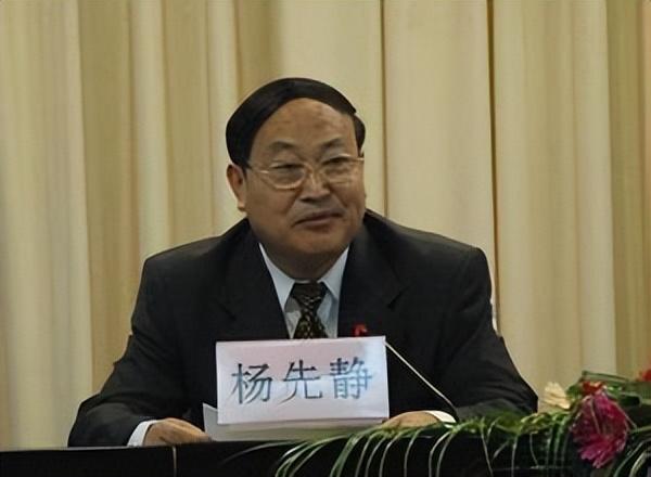 安徽貪官楊先靜:斂財(cái)1600萬,包養(yǎng)音樂老師,被抓后:放我一馬