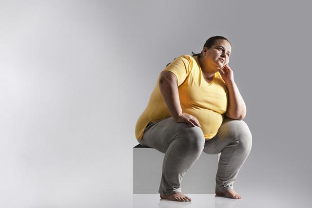 女生的屁股后面，為啥會(huì)有兩坨“黑印子”？扒一扒女生的小秘密