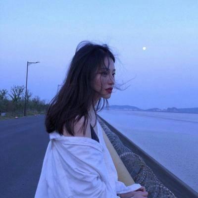 氣質女生海邊微信頭像獨一無二