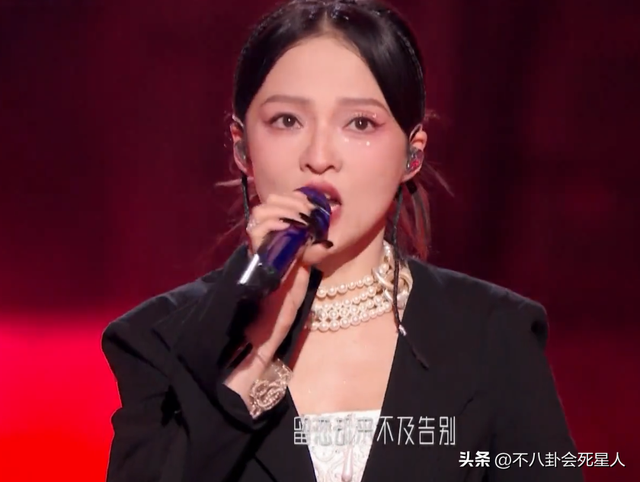 26位女星跨年斗艷：楊冪短裙裹貂，娜扎緊身亮片，個(gè)個(gè)出狠招