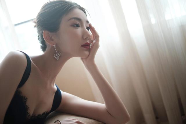 八位美女寫真，風姿綽約小天仙，驚鴻一瞥清流溪，有你喜歡的嗎？