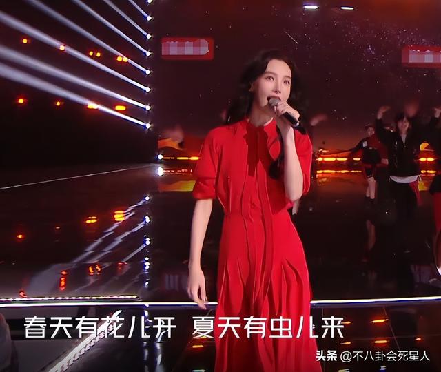 26位女星跨年斗艷：楊冪短裙裹貂，娜扎緊身亮片，個(gè)個(gè)出狠招