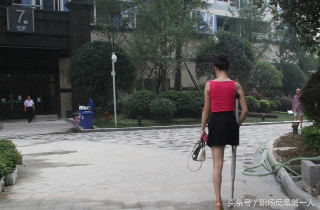四川獨(dú)腿女孩：被網(wǎng)友稱“東方維納斯”，收到1萬多封情書仍獨(dú)身