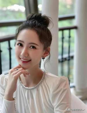 微笑美女(美女馬萱，清新甜美，這笑容太治愈了)