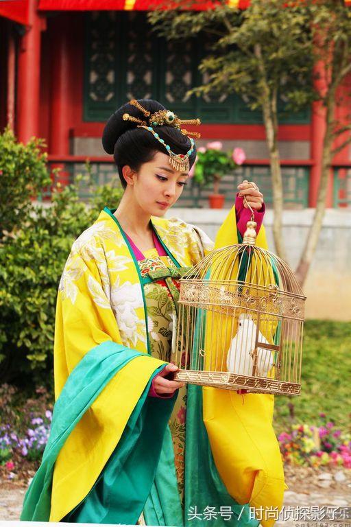 古裝黃裙美人，楊冪最貴氣、娜扎最可人、蔣夢婕美的讓人心醉