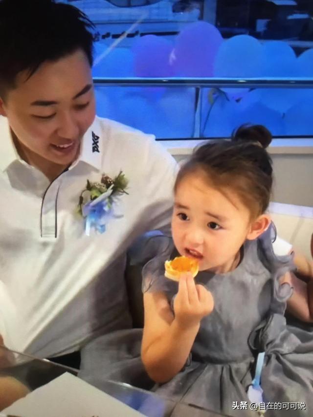 落入凡間的美麗小精靈Doris是被期待被愛著的幸運女孩