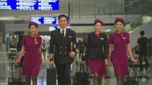 美女換衣(韓國女星因穿著“不雅”被趕下飛機，被迫當眾脫褲)