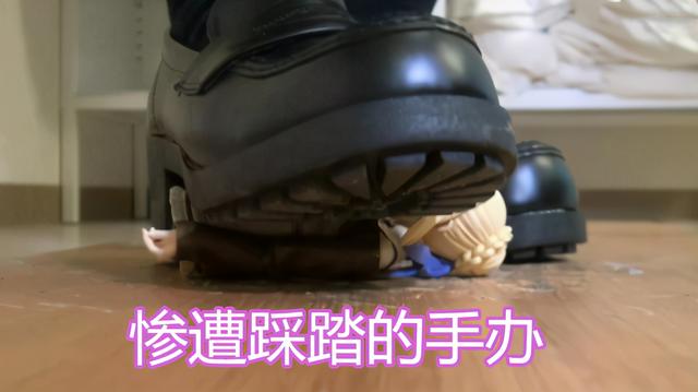 男子燙孕貓遭到制裁,為何女子踩踏動漫手辦無人指責,還能賺錢呢