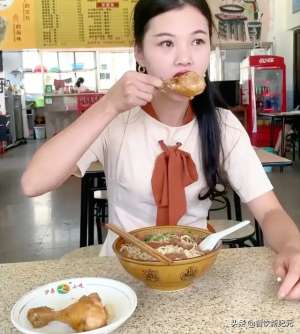 美女餐廳(福州24歲美女餐館就餐，送門口窮小孩一碗牛肉面，引大家稱贊)