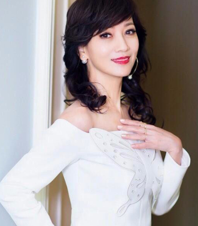 “媚而不俗”的香港女星，一個比一個性感，飾演的角色個個是經典