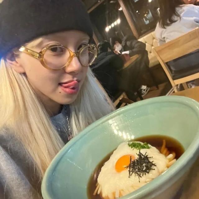 Twice竟然隱藏著韓國最美亞逼？孫彩瑛真的很難不愛！