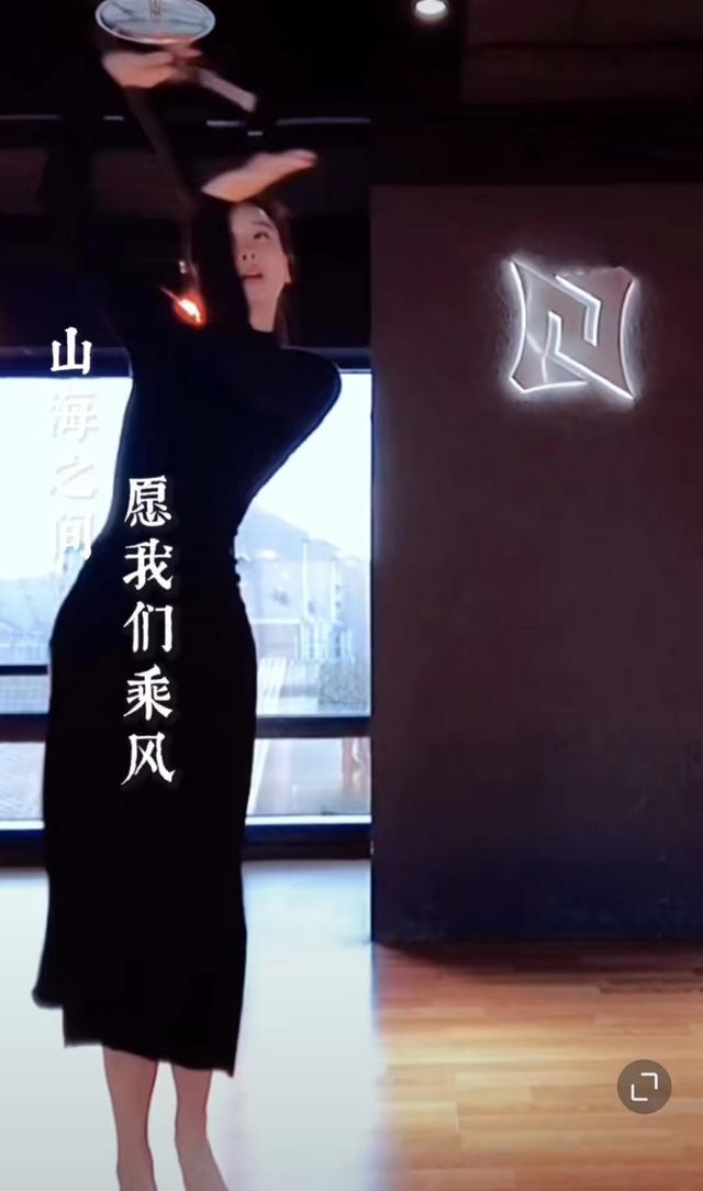 浪姐30位姐姐身材太火辣！螞蟻腰蜜桃臀馬甲線，又美又辣一飽眼福