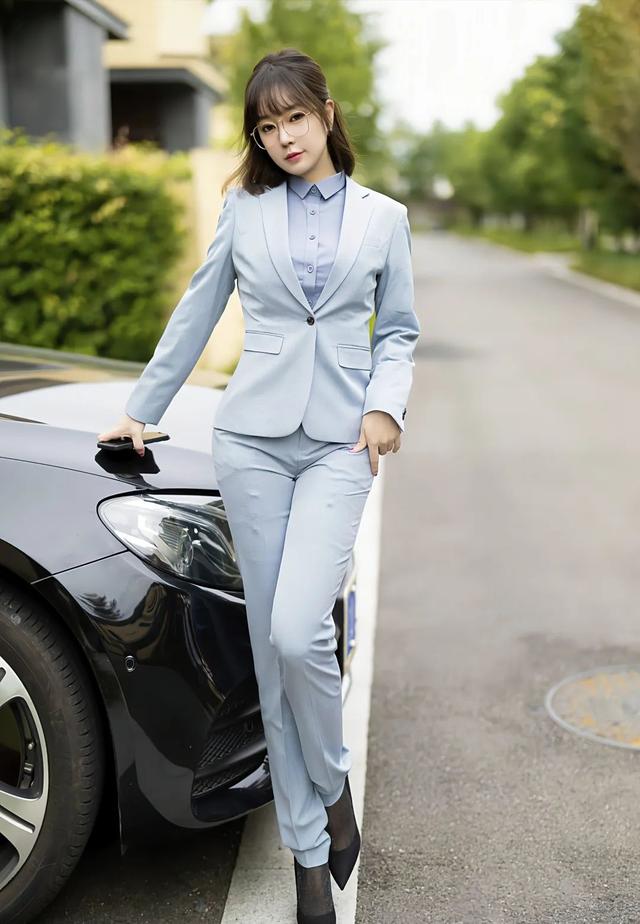 高清美女寫真：既清純又成熟的性感美女，賞心悅目