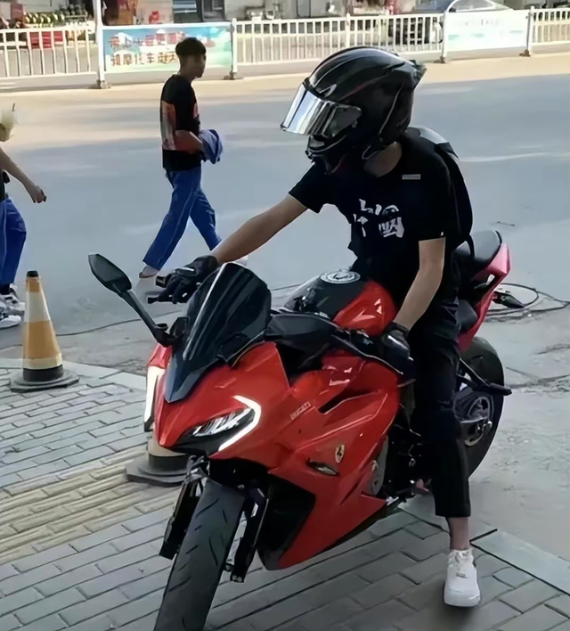 又有美女網紅騎手車禍去世！現場一片狼藉好慘烈，生前不聽人勸阻