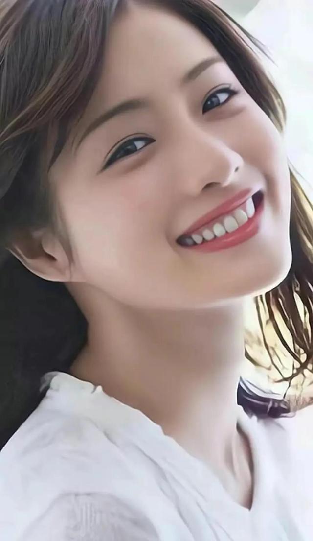 她的美貌和身材讓她被譽為“日本櫻花女神”