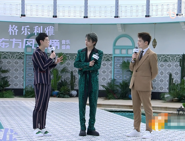 風云榜紅毯生圖：副乳、排骨胸、高開叉走光，露得越多越尷尬