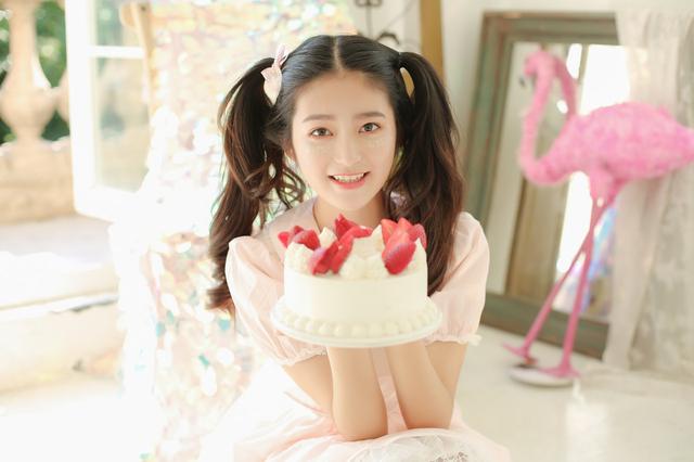 故事：美女被綁上后瘋狂反抗，硬生生將男人手臂上的肉咬下