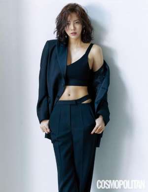 韓國美女圖(韓國女藝人 孫譚菲拍雜志寫真秀性感身材)