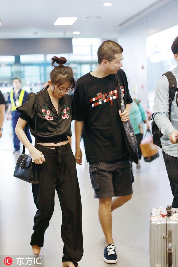 李誕和女友甜蜜同框，實打實完美詮釋“美女與野獸”