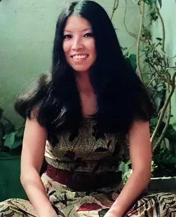 三毛:1次求婚被拒,2任丈夫死亡,3個想嫁的男人,4次自殺