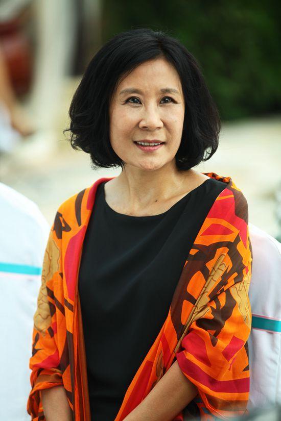 8位加入外籍的內地女星:有人離婚有人喪夫,有人國內掙錢國外花