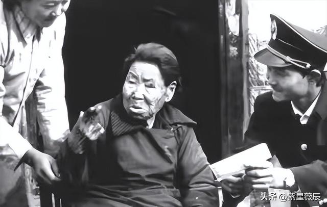 沂蒙紅嫂明德英:用乳汁救活小八路,建國后他成大官,如何報恩?