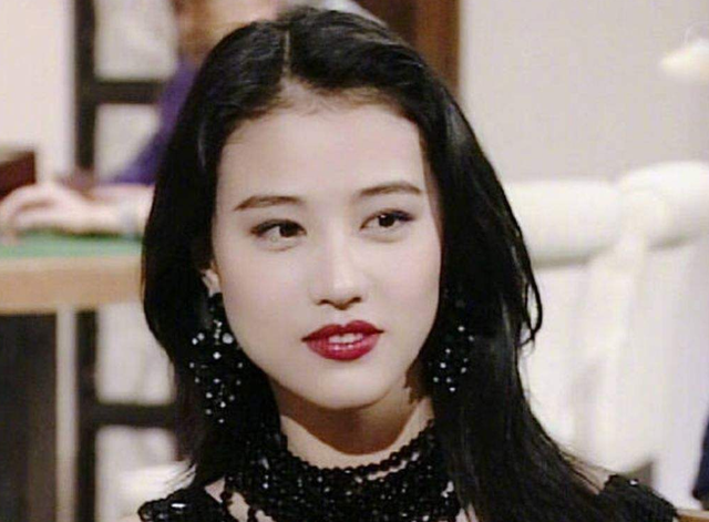“媚而不俗”的香港女星，一個比一個性感，飾演的角色個個是經典