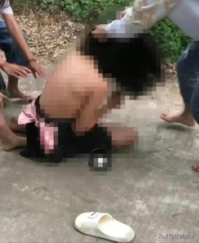 臨高13歲女孩被扒衣服凌辱，其父自責(zé)，撕開(kāi)了這個(gè)社會(huì)悲哀的一幕