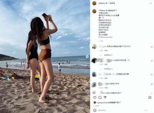 小女孩穿泳衣(曹格老婆曬女兒近照，11歲Grace穿媽媽泳裝，吳速玲猛夸可愛有型)