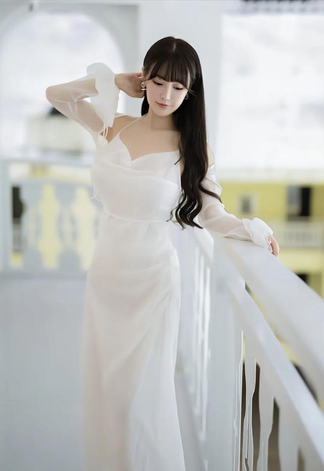 高清美女寫真：既清純又成熟的性感美女，賞心悅目