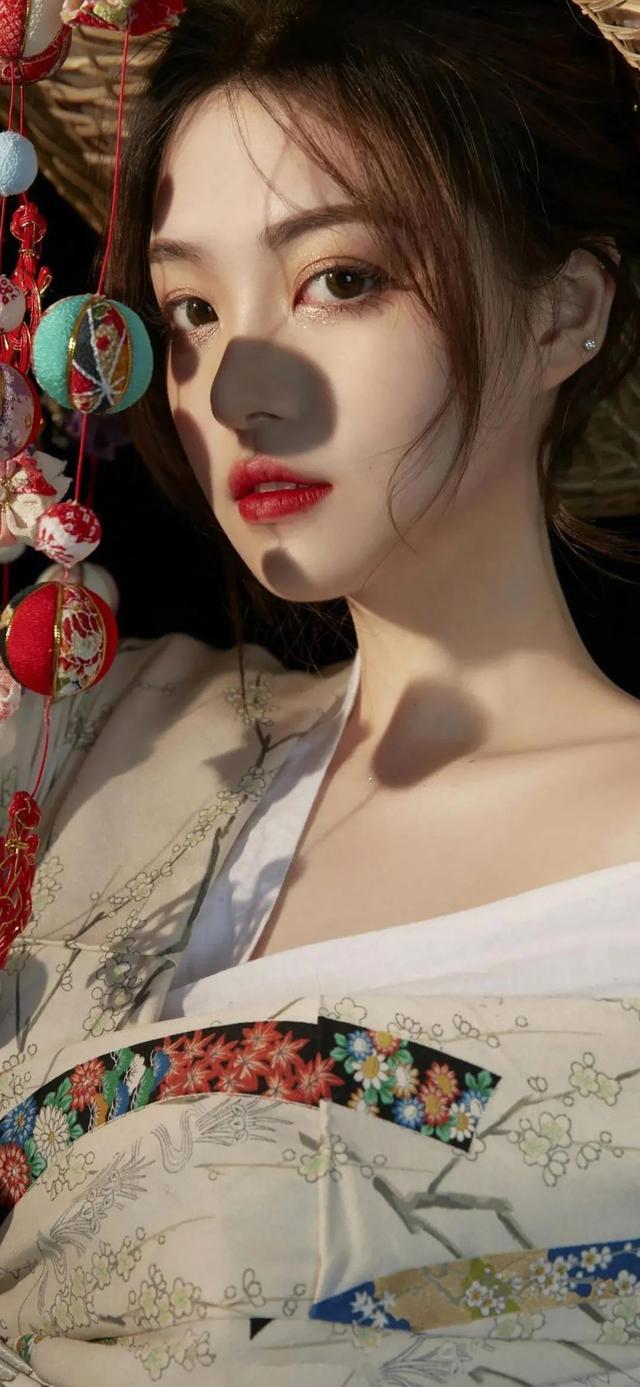 高清美女壁紙｜因?yàn)槟悖业男呐K總是忙個(gè)不停