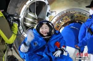 日歷女孩(183天的惦念……圈畫女兒劉洋的“太空日歷”)