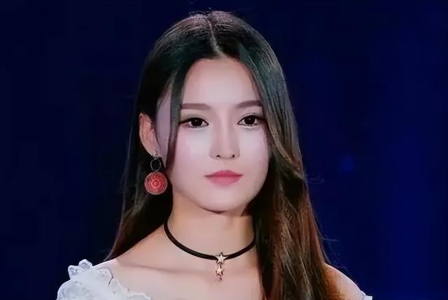 美女帶祖?zhèn)鲗毼镨b定，專家直言：您祖上何人？報(bào)價(jià)后遭疑現(xiàn)場(chǎng)開(kāi)撕