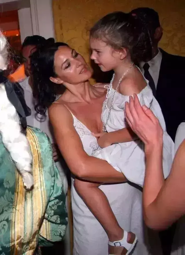 她是全球公認的最性感女神:“裸露”卻不情色的人間尤物