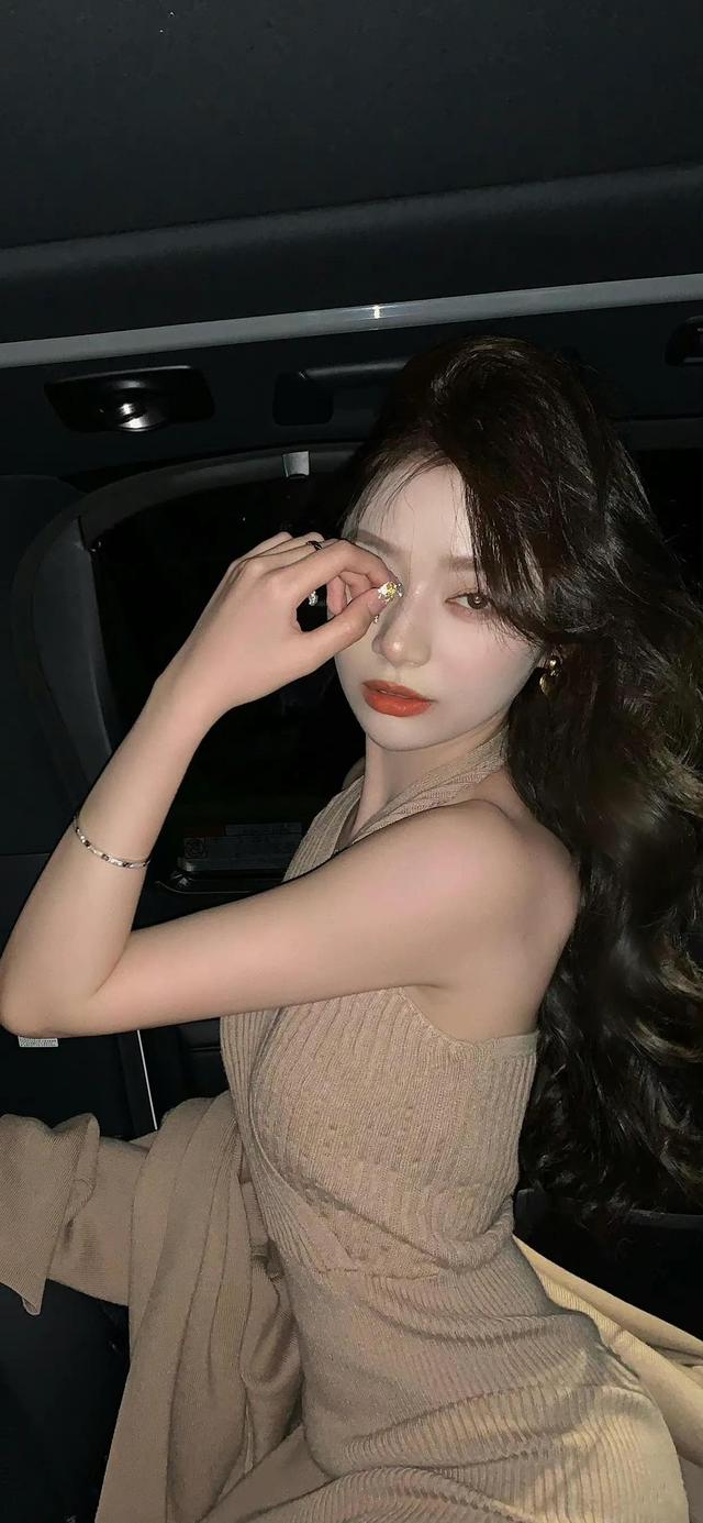 美女姐姐壁紙，身材真不錯