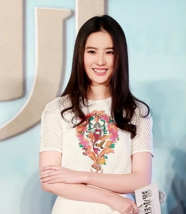 8位加入外籍的內地女星:有人離婚有人喪夫,有人國內掙錢國外花