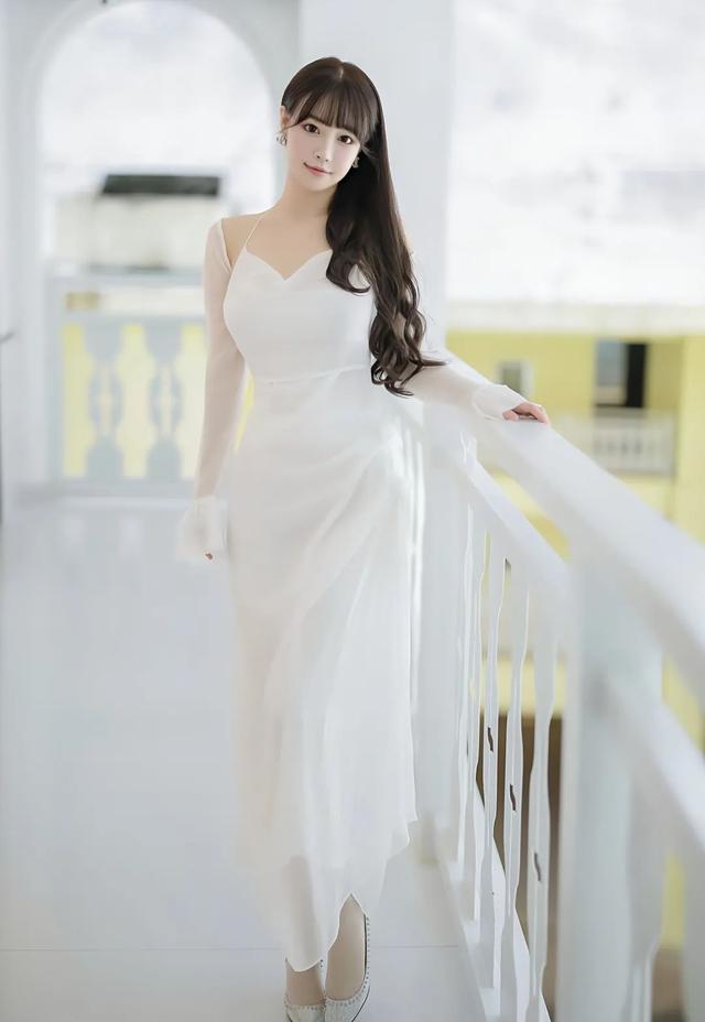 高清美女寫真：既清純又成熟的性感美女，賞心悅目
