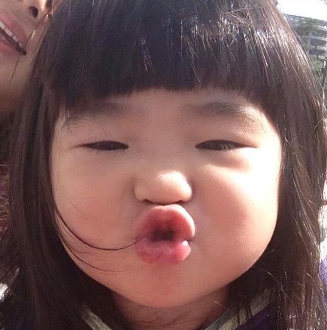 曹格老婆曬女兒近照，11歲Grace穿媽媽泳裝，吳速玲猛夸可愛有型