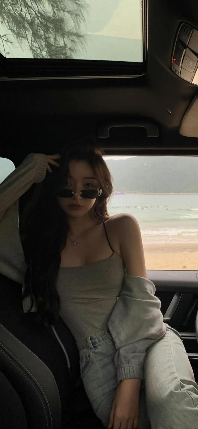 美女姐姐壁紙，身材真不錯