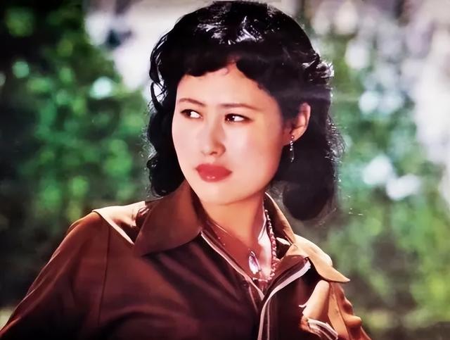 8位加入外籍的內地女星:有人離婚有人喪夫,有人國內掙錢國外花