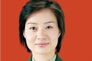 美女警花(中國第一女警雷敏：17歲破格錄取成為女特警，大校軍銜卻嫁給保安)