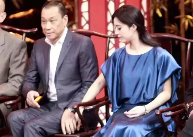 200斤女胖子,為減肥割胃,卻19歲買房,捧紅范冰冰,憑啥?