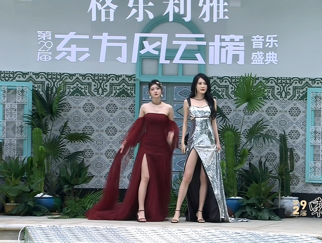 風云榜紅毯生圖：副乳、排骨胸、高開叉走光，露得越多越尷尬
