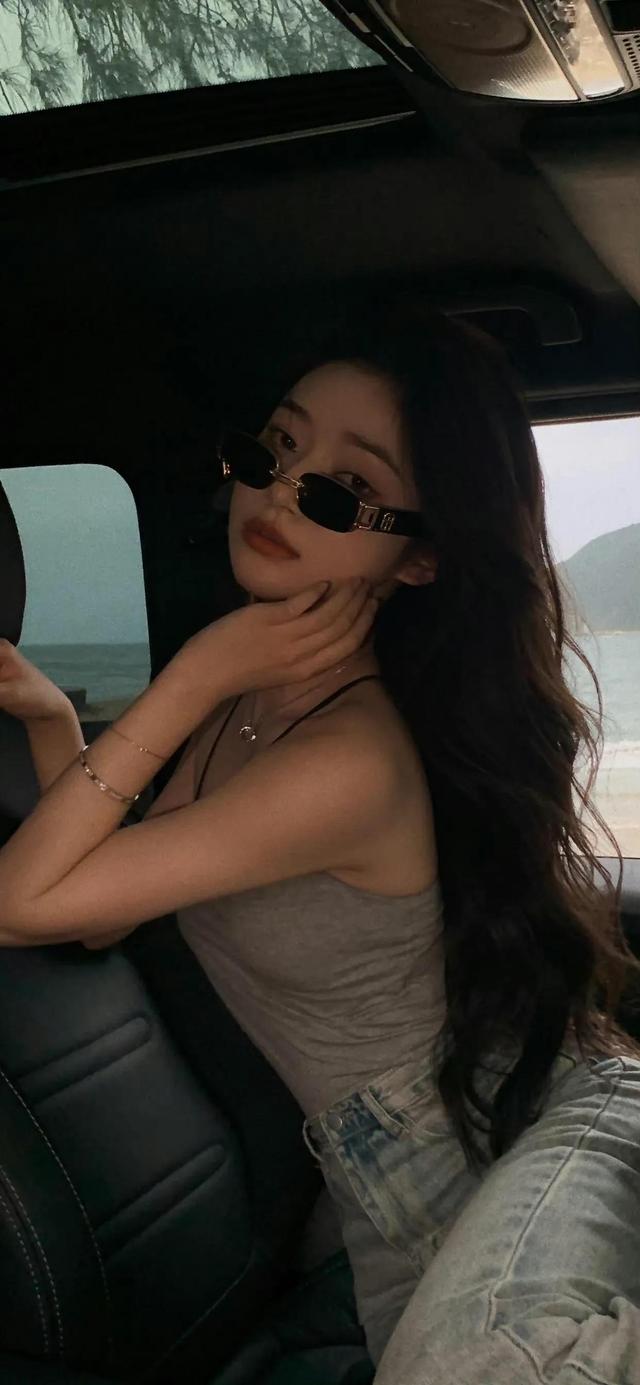 美女姐姐壁紙，身材真不錯