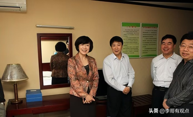 美女市長楊曉波:斂財1400萬,陪睡42名高官,被捕時跪地求饒