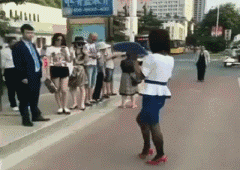 2 搞笑美女動態(tài)圖片