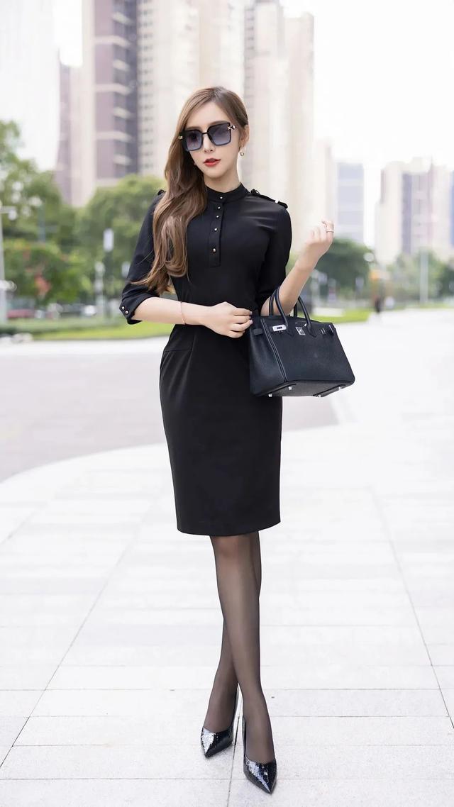 高清美女寫真：既清純又成熟的性感美女，賞心悅目