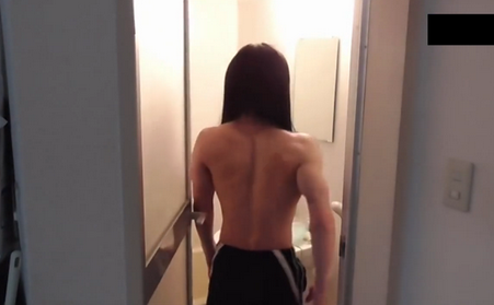 島國美女直播洗澡，衣服脫下后觀眾們表示碉堡了，要逆天的節奏