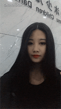 2 搞笑美女動態(tài)圖片